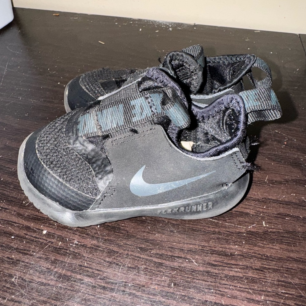 Nike Flex Runner Kids Sneakers - Black and Gray